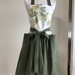 エプロン大人用 花柄とカーキ色のツートン