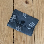 カードも入るミニ財布　グレーの刺繍花柄