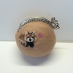 ハートの羊毛がま口・レッサーパンダ(口金8.5cm)