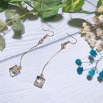 小ぶりアクセサリー　blueドライフラワー　ピアス