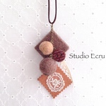 羊毛×レザー×レースのネックレス【ローラ】