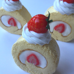 ロールケーキのブローチ（Ａ）Sweets Deco
