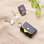  ✻　🚗スマートキーケース　～simple ◐two-tone ～　✻ 　牛革　✻　濃藍（こあい）　×　蒲公英イエロー　✻ 