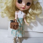 細かなピンタック　ワンピースとレース靴下　リバティ　ブライス　アウトフィット　服　花　ピンク