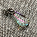 虹のしずく夕虹 レッドパープル ペンダントトップ VD-283