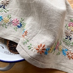 手刺繍リネンのクロス