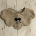 名前刺繍*リボン付きもくもくスタイ（ベージュ×ベージュストライプ）