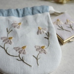 【再販】花刺繍　巾着ポーチ　マーガレット