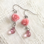 薔薇とひと粒雫ピアス