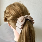 キラキラストーン付きベージュの大人可愛い揺れるヘアリボン ポニーフック