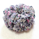 ラスト1点 シュシュ 花柄 ラベンダーフローラル チャーム付き Lilac Floral