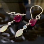 ルビー＆ホワイトオパール＆モアッサナイトSV925ピアス