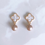 再販】SWAROVSKIパール×ホワイトクローバーピアス／イヤリング　　ゴールド　大ぶり　一粒　大人　仕事　フォーマル　　シャンパンピンク