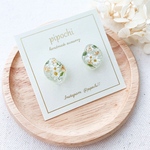白の勿忘草 花の小いしピアス/イヤリング(金属アレルギー対応)