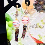 赤青ビー玉ガラス&【黒 花火柄】和紙の風鈴ピアス イヤリング