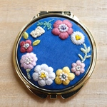 刺繍のコンパクトミラー