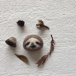 ナマケモノブローチ