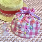 色とりどりのフラワー刺繍巾着