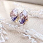 【再販】かすみ草と鉱石の形のピアス／イヤリング    すみれ色