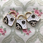 ハンドバッグ型　アクセサリーパーツ　チャーム　白　ルルベちゃんやハンドメイドに