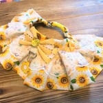 犬・猫の首輪　23～26　ocochanフリルチョーカー　オフ白・ひまわり