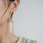 高貴な佇まい　シェルピアス/イヤリング