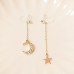 再販*4【樹脂イヤリング】ゆらゆら三日月×お星様のイヤリング