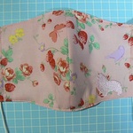 シェルティ刺繍付　マスク　ピンクいちご鳥♪　大人用　裏Wガーゼ←縫い代押さえ縫いのひと手間追加♪　咳エチケット