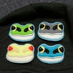 アマガエルのフェルトブローチ(4色セット)