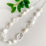 ＊ホワイトのロングネックレス