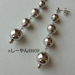 4連のシルバーボールピアス