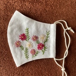立体マスク　手刺繍　花柄e