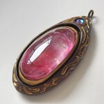 ［古の竜騎士のお守り(蜜花)］フルオリジナルデザイン。魔法石のお守りペンダント(スワロフスキー、琉球ガラス使用) 