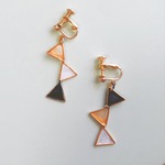 ■再販×4■ディップでつくった三連フラッグイヤリング（ネイビー×ホワイト×ゴールド）