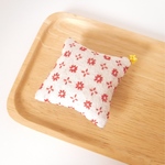 刺し子ピンクッション（羊毛100・米の花刺し・真紅色）