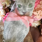 グレイ猫ちゃんぬいぐるみ　置物　飾り物