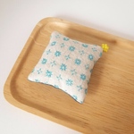 刺し子ピンクッション（羊毛100・米の花刺し・ターコイズ）