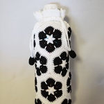 [再販]アフリカンフラワーモチーフ　ペットボトルカバー　モノトーン　白X黒