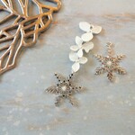 雪の結晶 アシンメトリーピアス、イヤリング