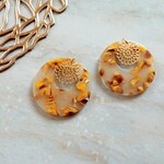 ひまわりカラーの大ぶりピアス、イヤリング