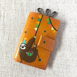 お祝いナマケモノのキーケース
