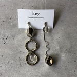 ▷ぐねぐねシルバー アシンメトリー ピアス/イヤリング