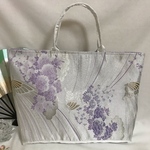 帯バッグ　トートバッグ　Large 白地に薄紫色の花と蝶文