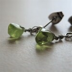 【値下しました】揺れる木の実の耳飾り【金具変更可】