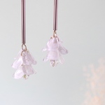 藤の花びらの耳飾り　ホワイト