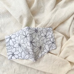 ＊夏用 接触冷感 【フラワー刺繍】ひんやり 立体マスク インナーマスク フラワープリント マスクカバー 大人用　布マスク ゴム付き