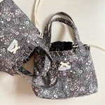 【完成品】Elderberry ×海のブロード花の刺繍あおりポケットの巾着バッグ