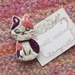 三毛猫くん　刺繍ブローチ　ねこ
