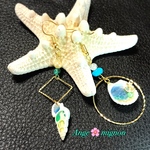貝殻のアシンメトリーのピアス／イヤリング