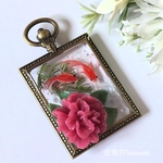 懐中時計の金魚～花の咲く池